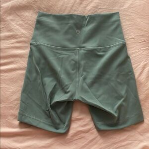 lululemon athletica Women's Green High-Waisted biker Shorts